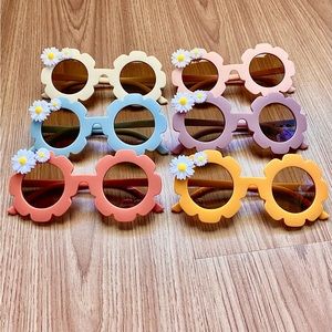 Little Girls Spring Time Daisy Sunglasses